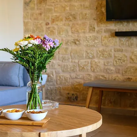 Aloni Ekies Villa