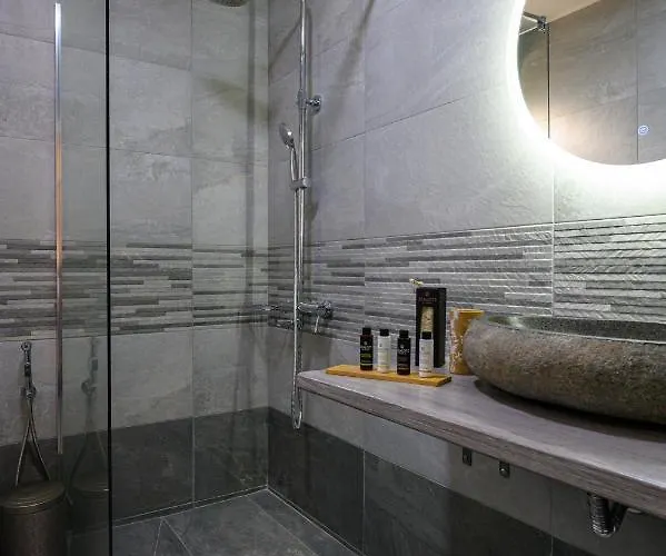 Aloni Ekies * Kardhamili